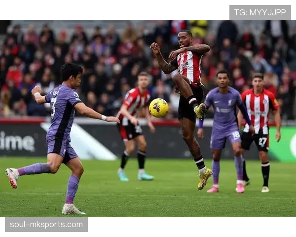 布伦特福德后防线表现稳健,助球队持续保持积分榜前列竞争力 布伦特福德后防线表现稳健,助球队持续保持积分榜前列竞争力